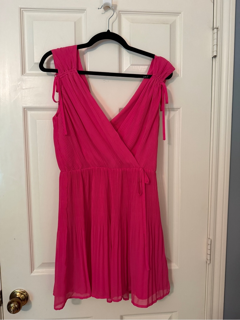 Ali & Jay Hot Pink Pleated Plus One Mini Dress V Neck and Back Size Medium - NWT